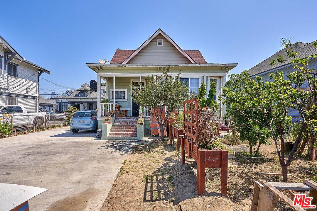 Apartment for rent at 805 E 21st St #805-1, Los Angeles, CA 90011