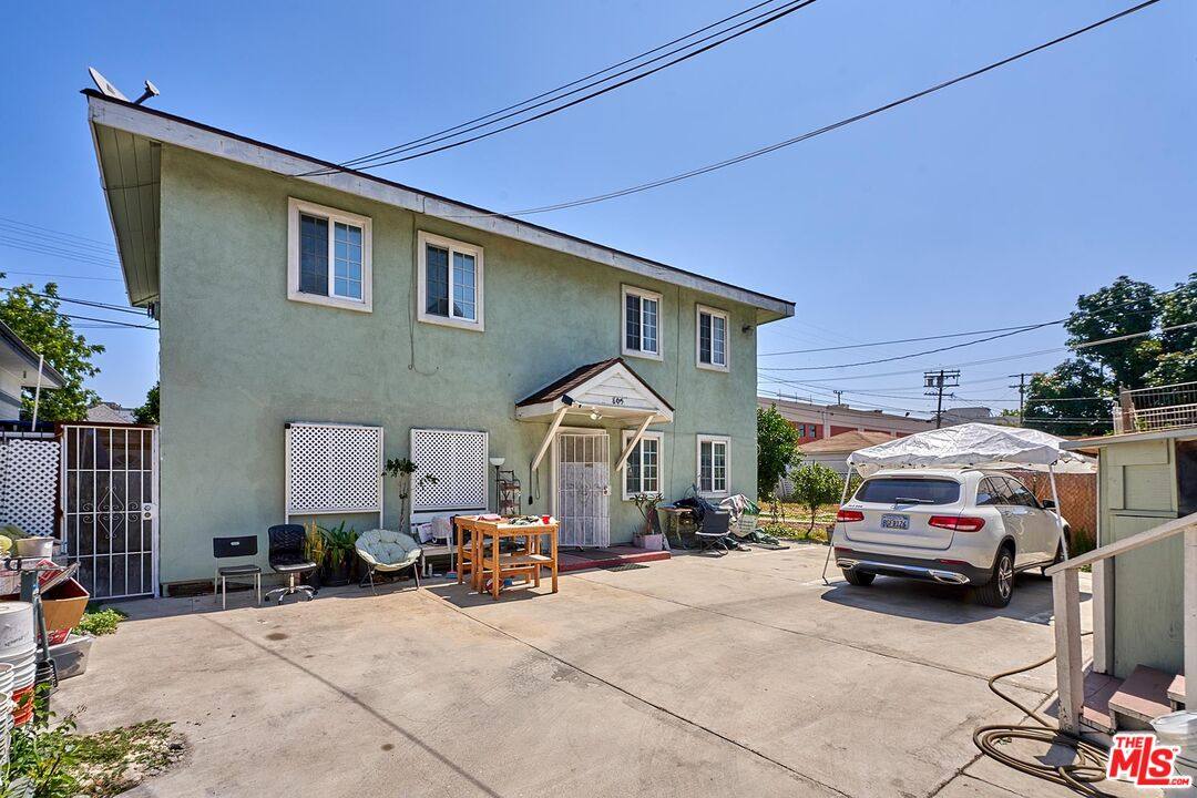 Apartment for rent at 805 E 21st St #805-1, Los Angeles, CA 90011