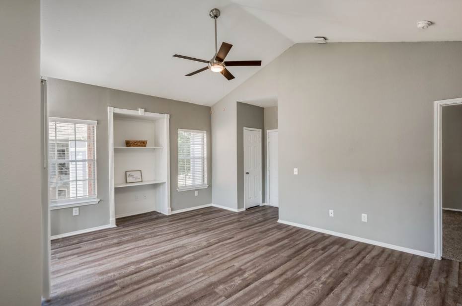 Apartment for rent at 301 N Wesley Dr, League City, TX 77573