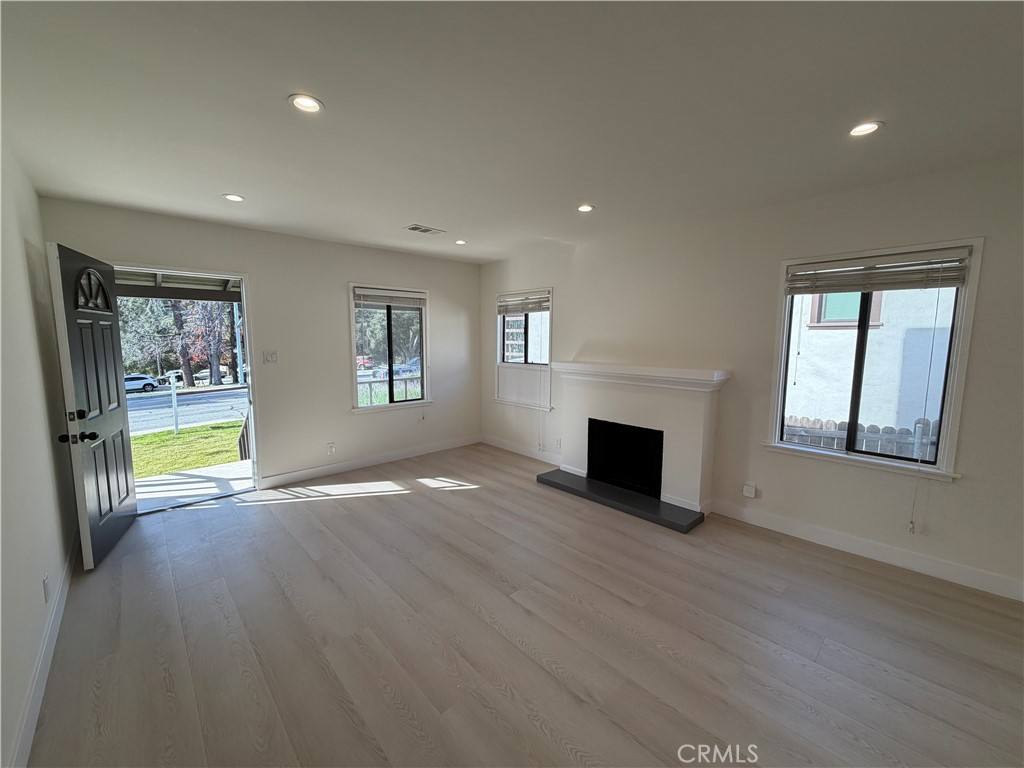 Apartment for rent at 3357 Honolulu Ave, La Crescenta, CA 91214