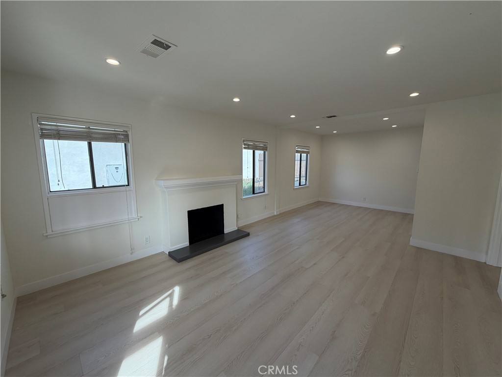 Apartment for rent at 3357 Honolulu Ave, La Crescenta, CA 91214