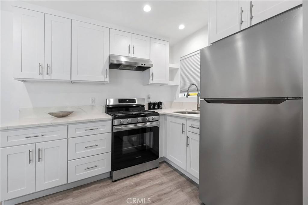 Apartment for rent at 18017 Collins St, Encino, CA 91316