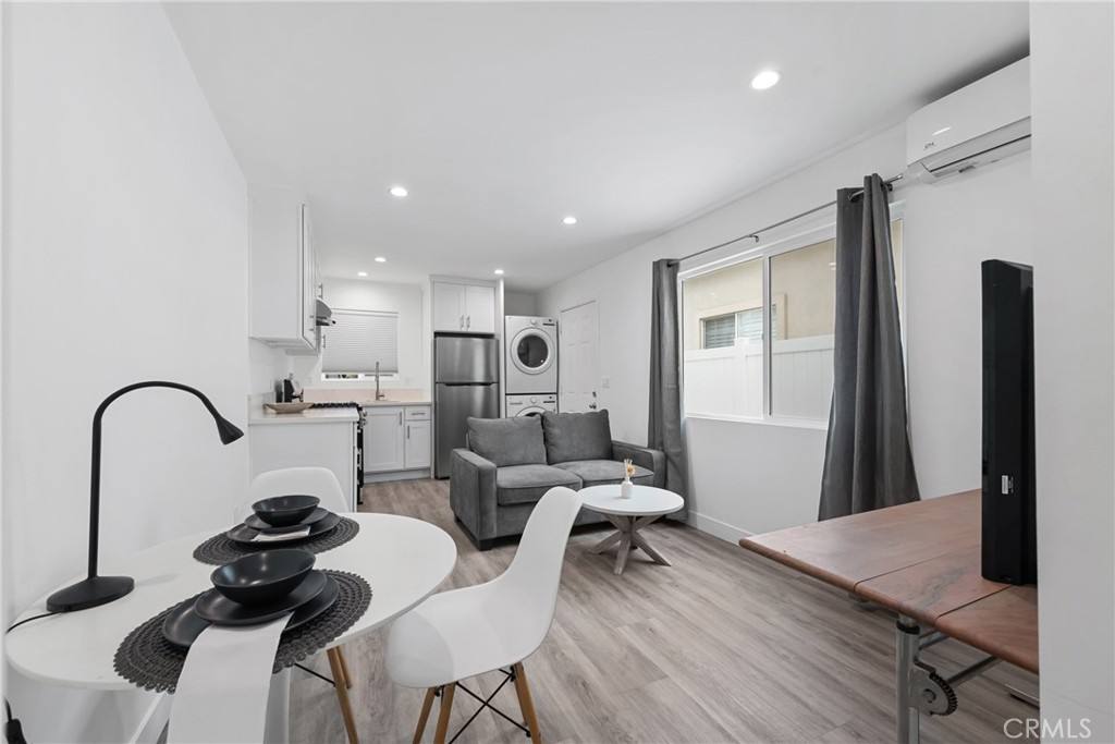 Apartment for rent at 18017 Collins St, Encino, CA 91316