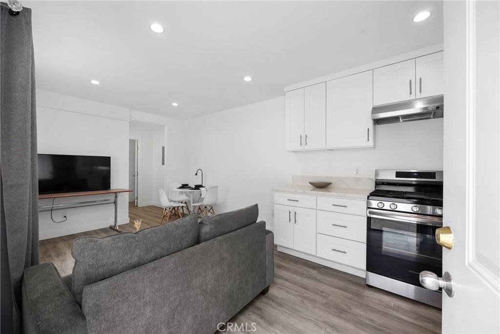 Apartment for rent at 18017 Collins St, Encino, CA 91316