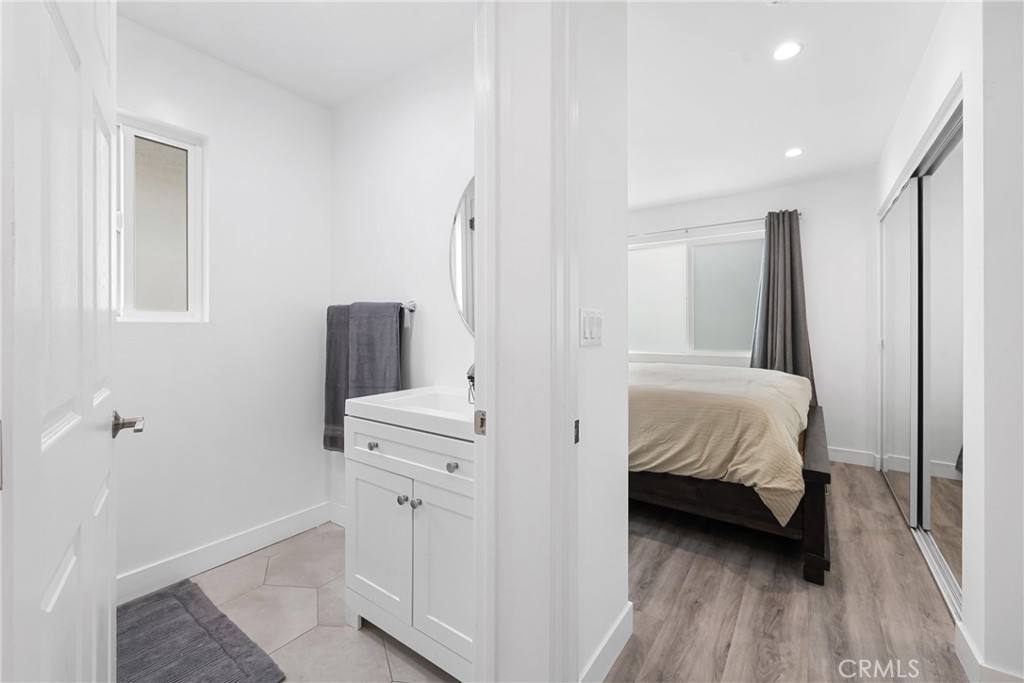 Apartment for rent at 18017 Collins St, Encino, CA 91316