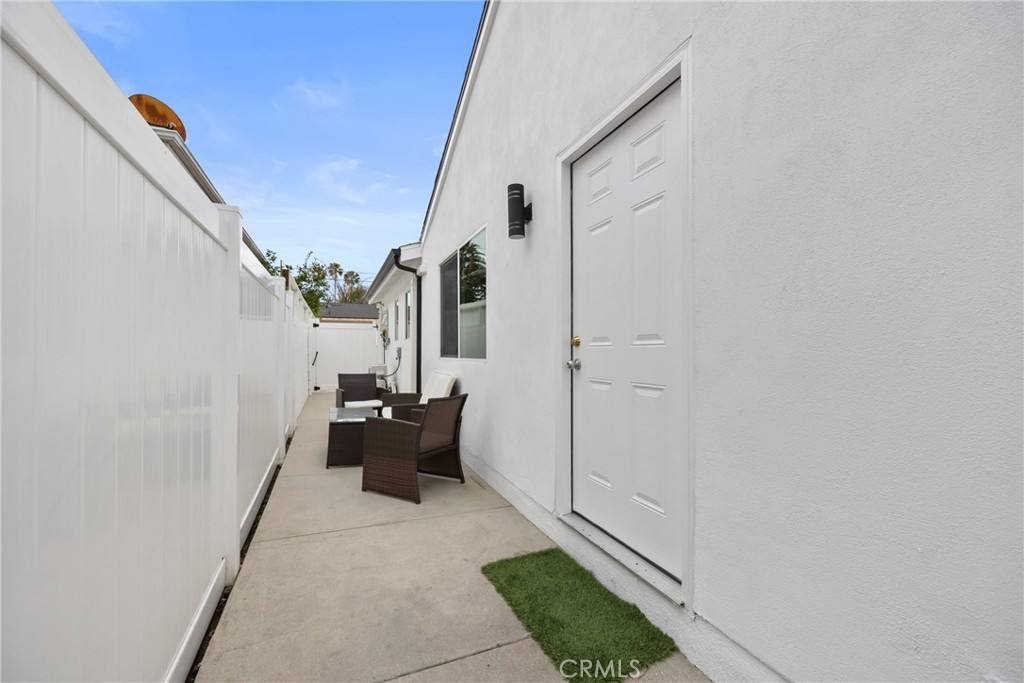 Apartment for rent at 18017 Collins St, Encino, CA 91316