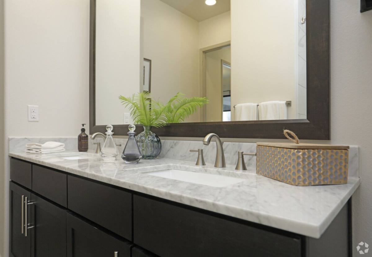 Apartment for rent at 4139 Bellaire Blvd #SCR1, Houston, TX 77025