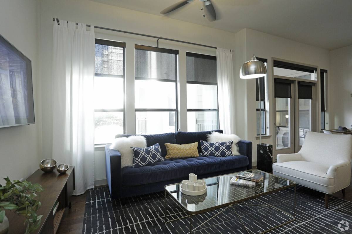 Apartment for rent at 4139 Bellaire Blvd #SCR1, Houston, TX 77025
