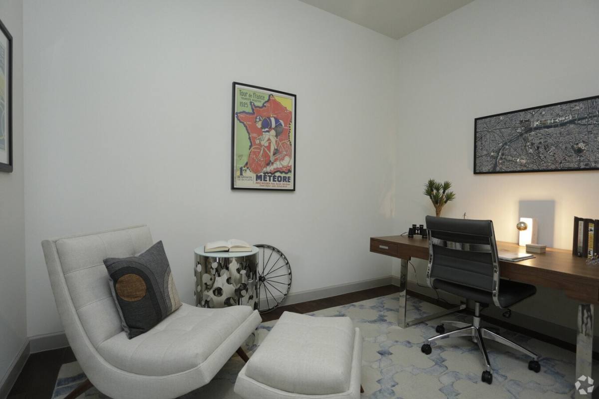 Apartment for rent at 4139 Bellaire Blvd #SCR1, Houston, TX 77025