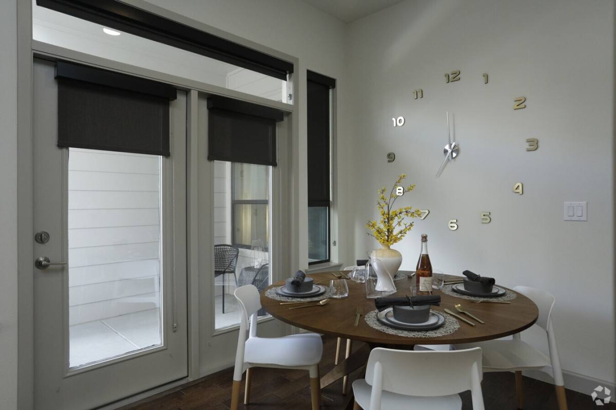 Apartment for rent at 4139 Bellaire Blvd #SCR1, Houston, TX 77025
