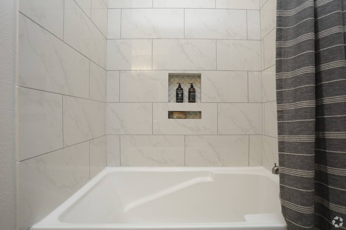 Apartment for rent at 4139 Bellaire Blvd #SCR1, Houston, TX 77025