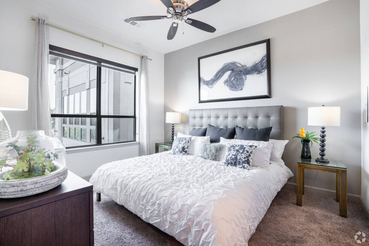 Apartment for rent at 4139 Bellaire Blvd #SCR2, Houston, TX 77025