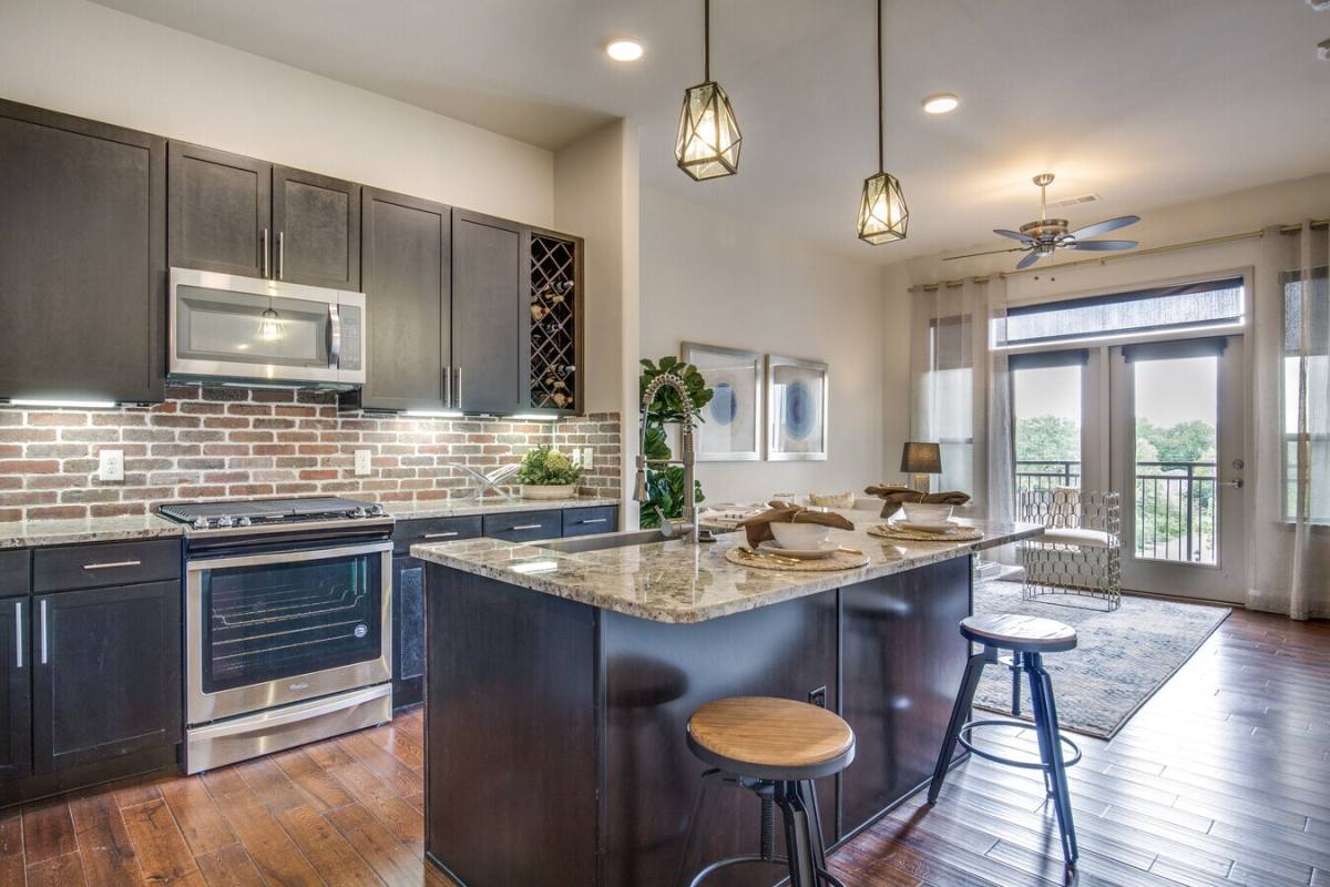 Apartment for rent at 4139 Bellaire Blvd #SCR2, Houston, TX 77025