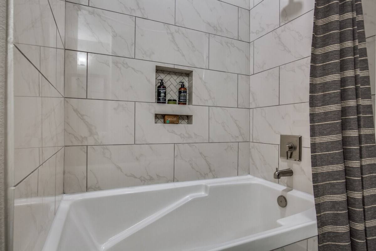 Apartment for rent at 4139 Bellaire Blvd #SCR3, Houston, TX 77025