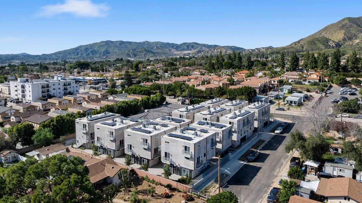 Townhouse for rent at 13615 N Fellows Ave, Sylmar, CA 91342