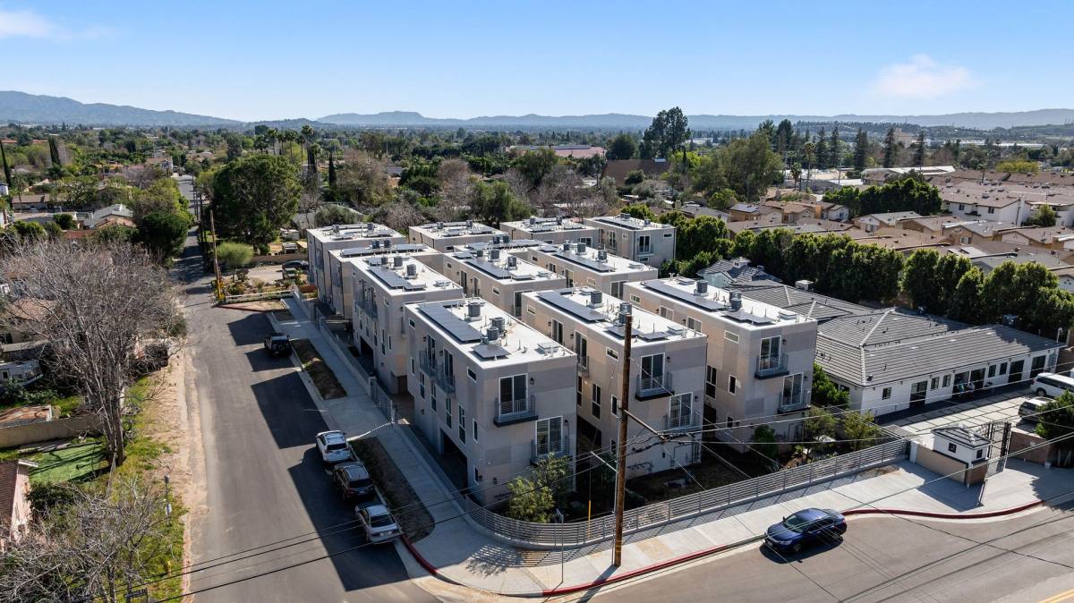 Townhouse for rent at 13615 N Fellows Ave, Sylmar, CA 91342