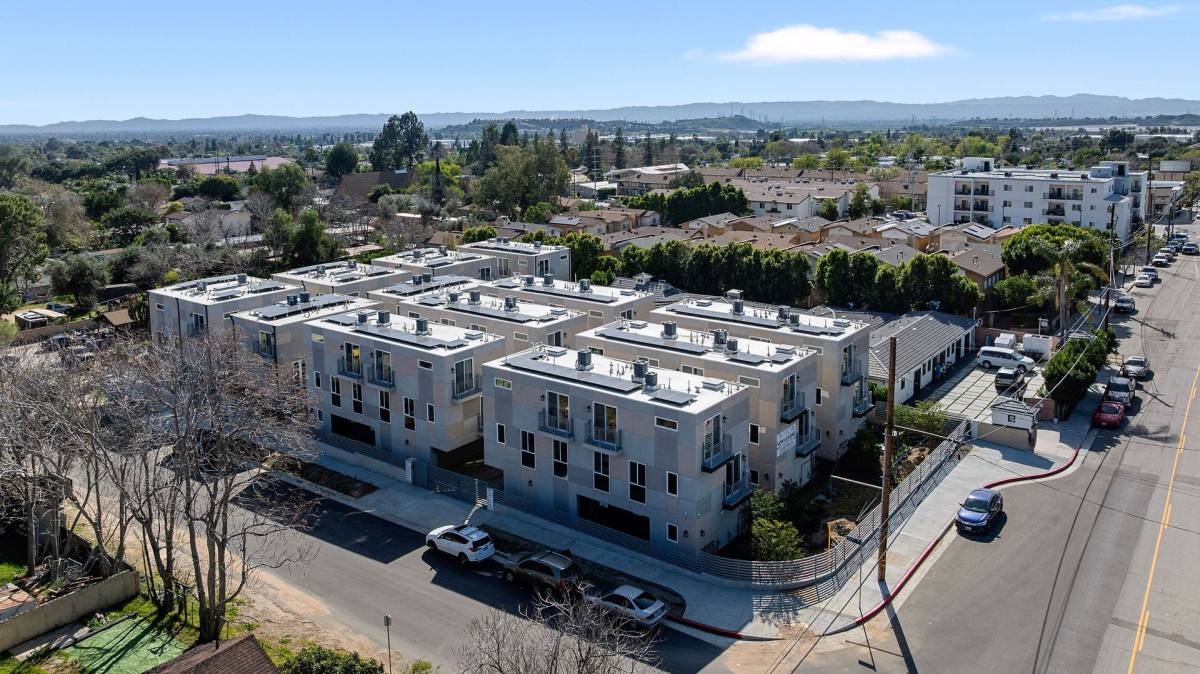 Townhouse for rent at 13615 N Fellows Ave, Sylmar, CA 91342