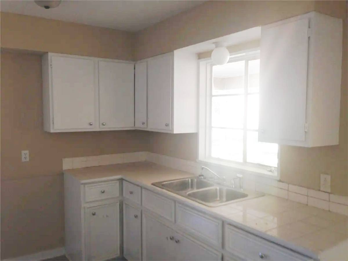 House for rent at 2920 Oak Forest Dr, Jackson, MS 39212
