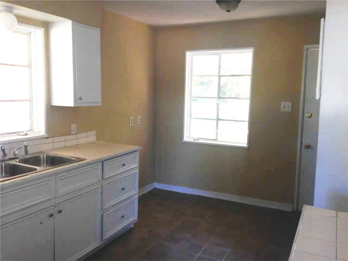 House for rent at 2920 Oak Forest Dr, Jackson, MS 39212