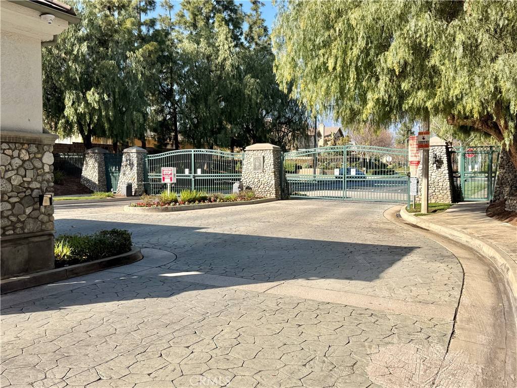 Apartment for rent at 9595 Shadowgrove Dr, Rancho Cucamonga, CA 91730