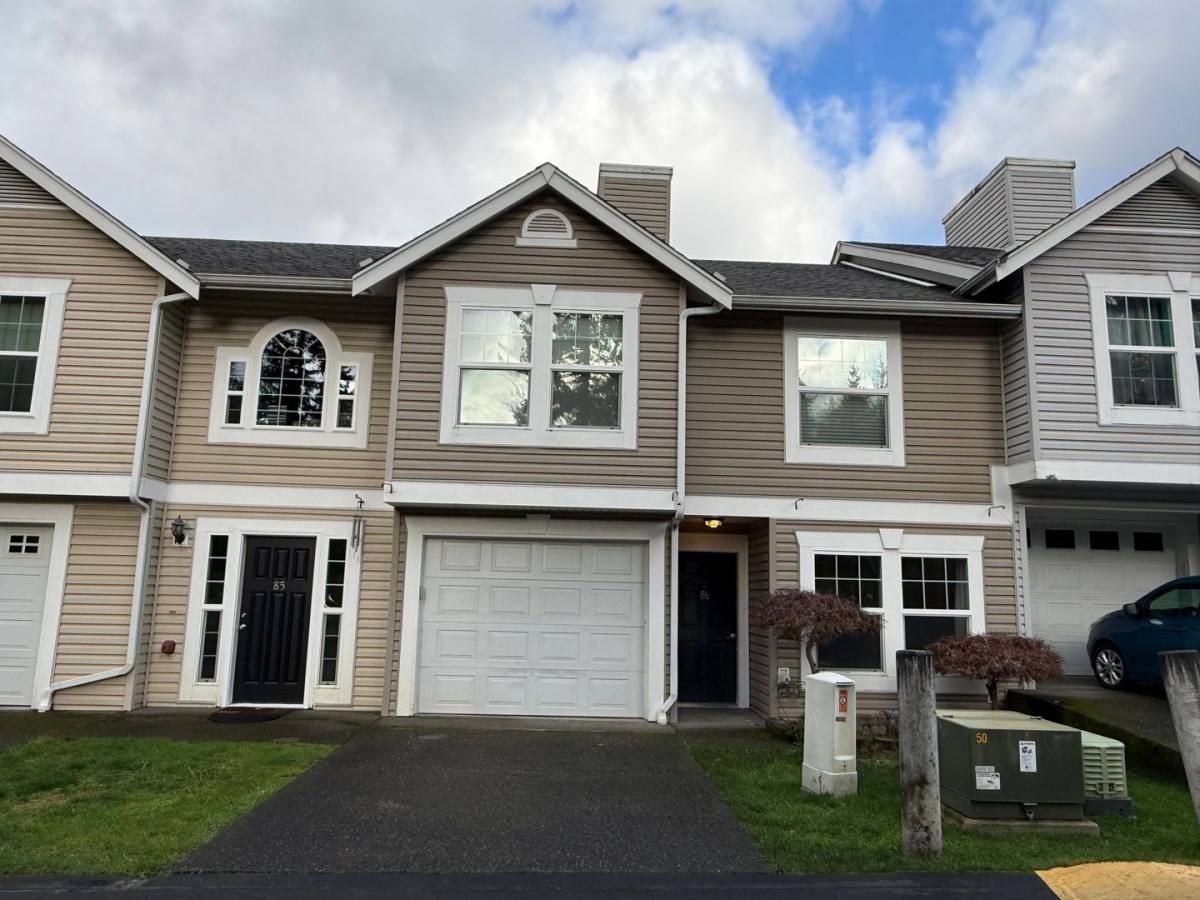 Townhouse for rent at 10504 140th St Court E, Puyallup, WA 98374
