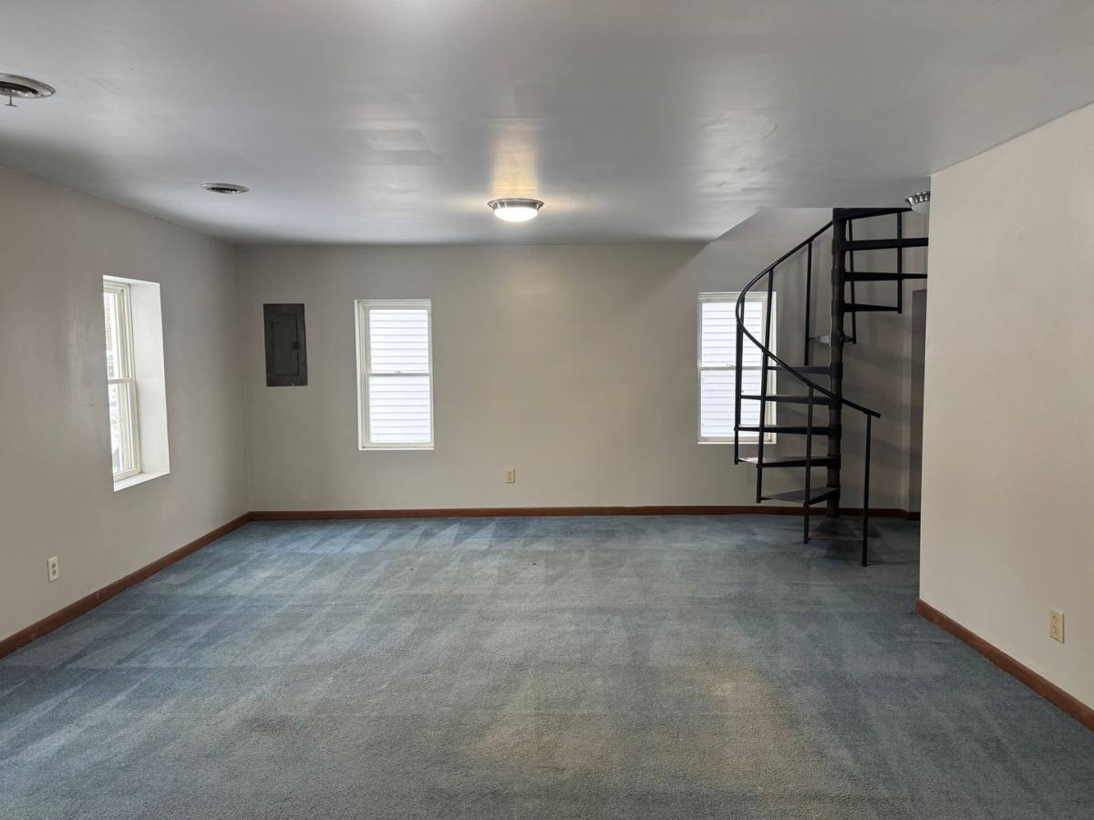 House for rent at 207 E Oak St, Carbondale, IL 62901