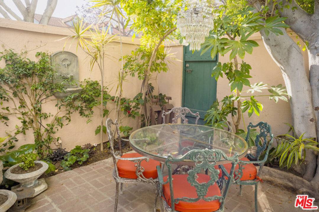 Apartment for rent at 1416 Havenhurst Dr #1416GF, Los Angeles, CA 90046
