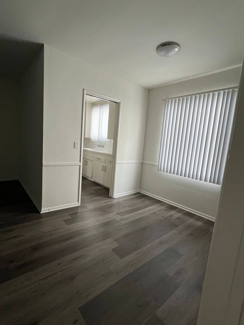 Apartment for rent at 1252 Havenhurst Dr, Los Angeles, CA 90046