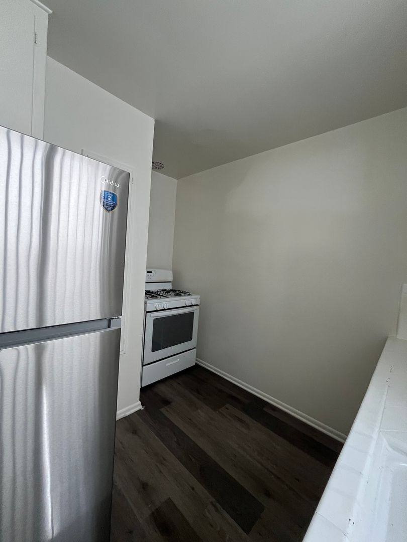 Apartment for rent at 1252 Havenhurst Dr, Los Angeles, CA 90046