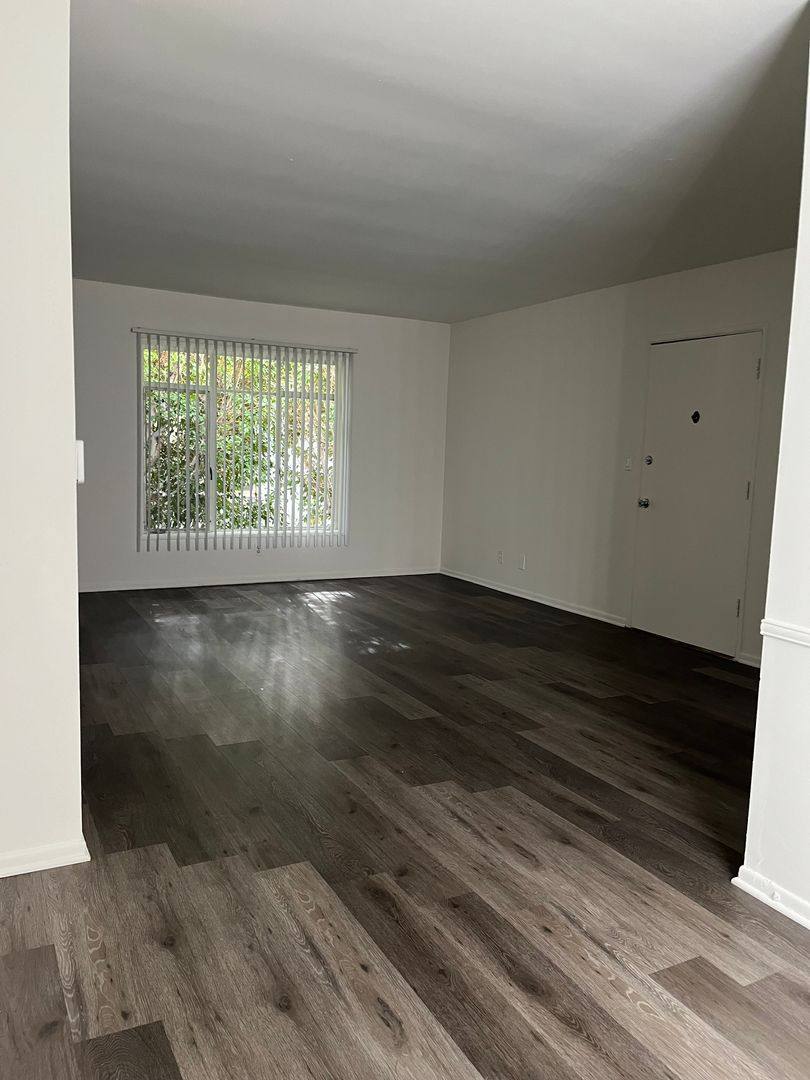 Apartment for rent at 1252 Havenhurst Dr, Los Angeles, CA 90046