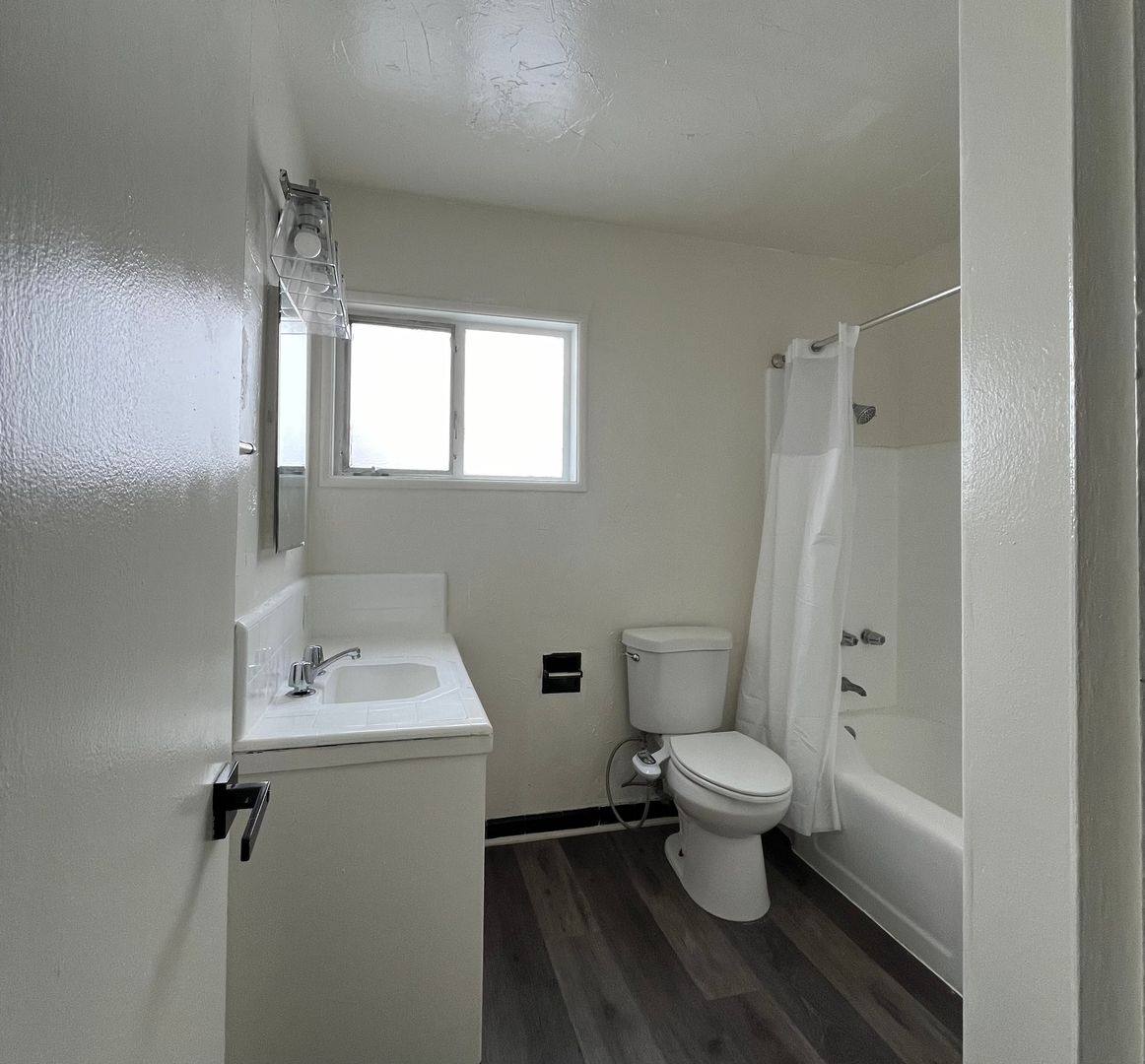 Apartment for rent at 1252 Havenhurst Dr, Los Angeles, CA 90046