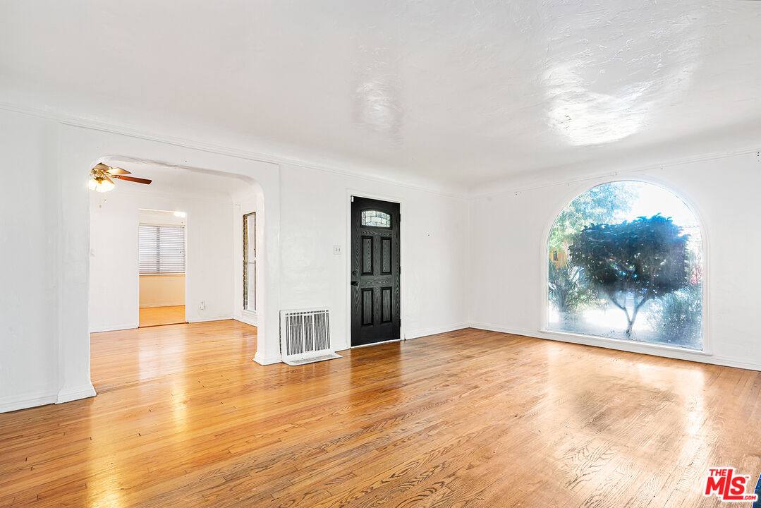 Apartment for rent at 6086 Saturn St, Los Angeles, CA 90035