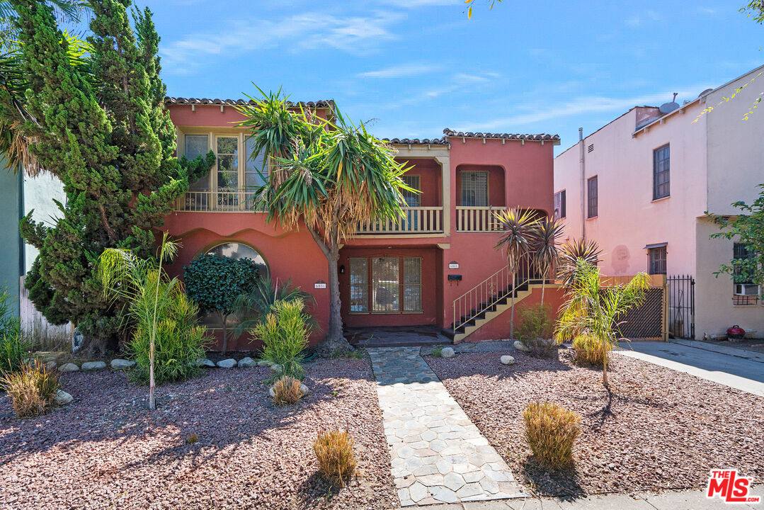 Apartment for rent at 6086 Saturn St, Los Angeles, CA 90035