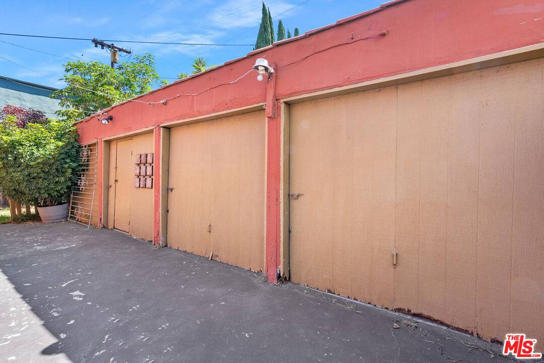 Apartment for rent at 6086 Saturn St, Los Angeles, CA 90035