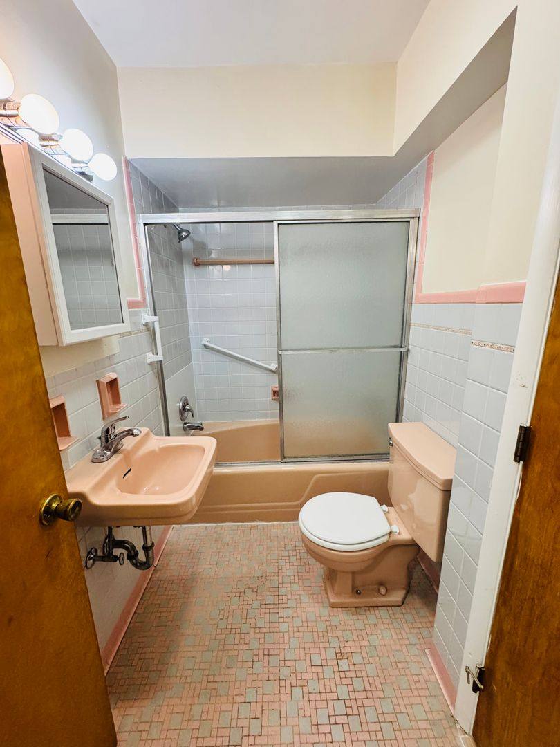 Apartment for rent at 3106 Grand Ave, Middletown, OH 45044