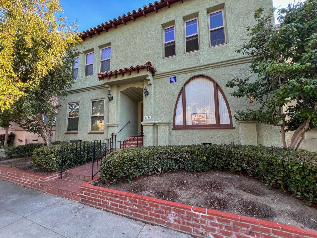 Apartment for rent at 6436 Orange St, Los Angeles, CA 90048