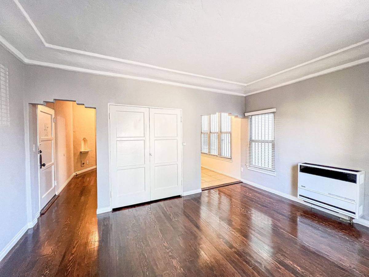 Apartment for rent at 6436 Orange St, Los Angeles, CA 90048