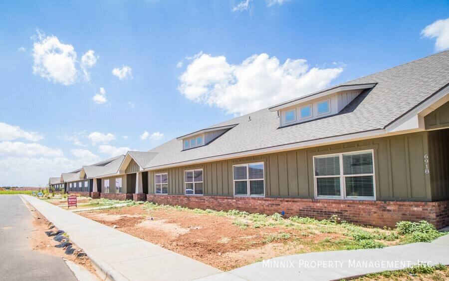 Townhouse for rent at 6927 20th St, Lubbock, TX 79407
