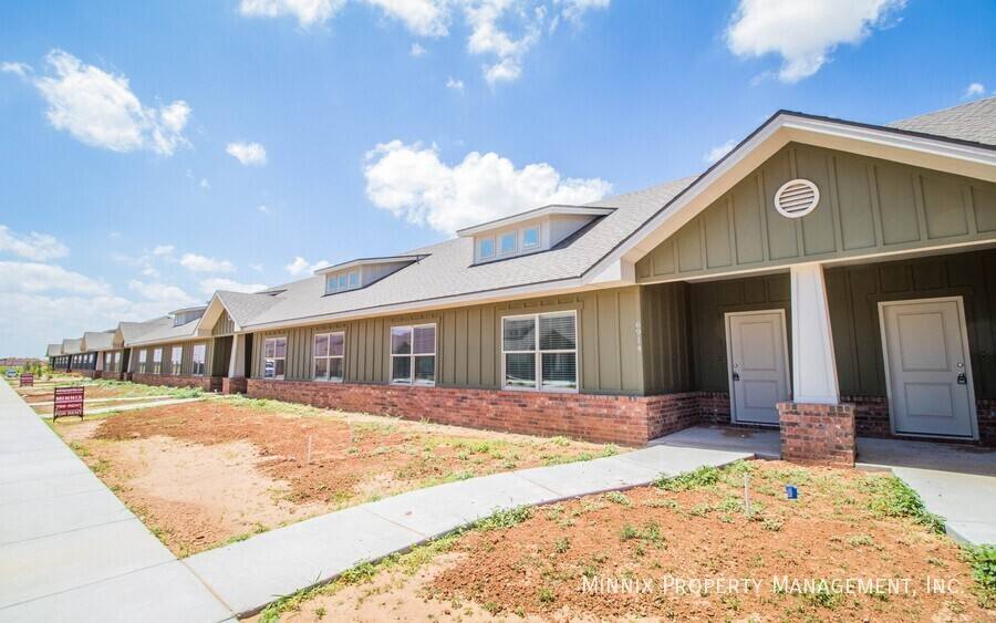 Townhouse for rent at 6927 20th St, Lubbock, TX 79407