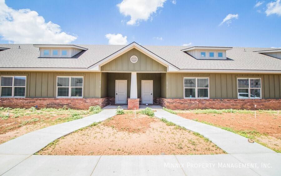 Townhouse for rent at 6927 20th St, Lubbock, TX 79407