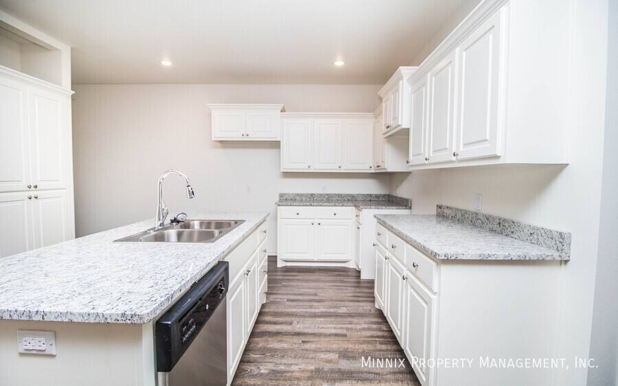 Townhouse for rent at 6927 20th St, Lubbock, TX 79407