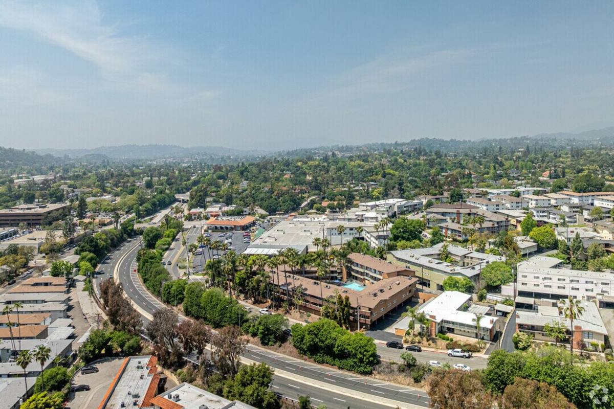 Apartment for rent at 410 Raymondale Dr, South Pasadena, CA 91030
