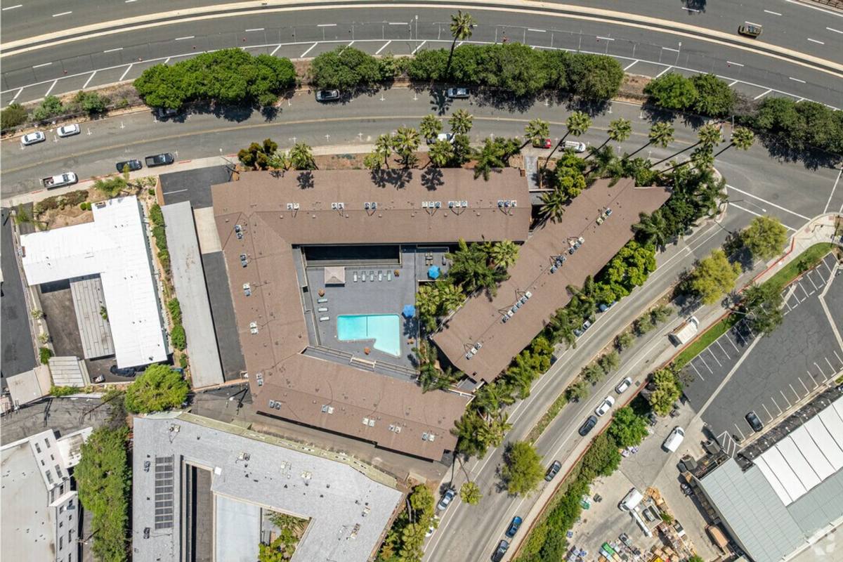 Apartment for rent at 410 Raymondale Dr, South Pasadena, CA 91030