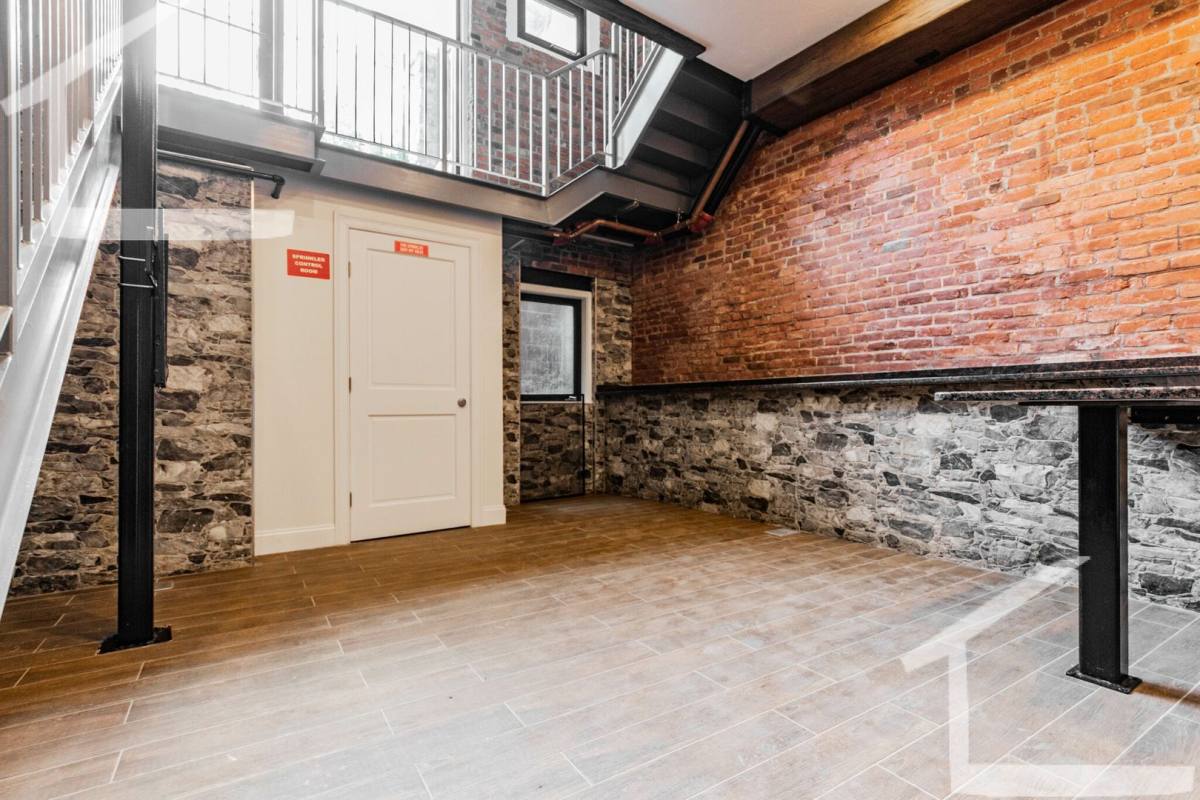 Apartment for rent at 1037 Commonwealth Ave, Brookline, MA 02445