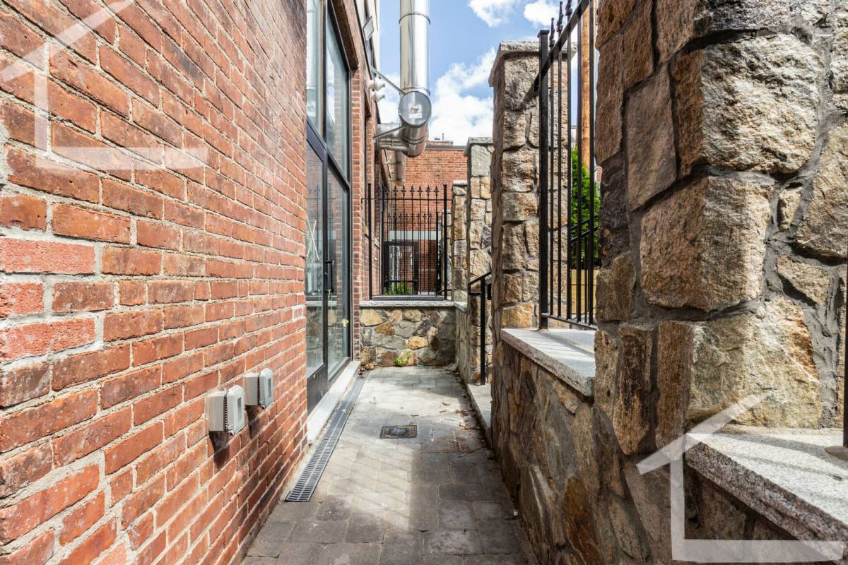 Apartment for rent at 1037 Commonwealth Ave, Brookline, MA 02445