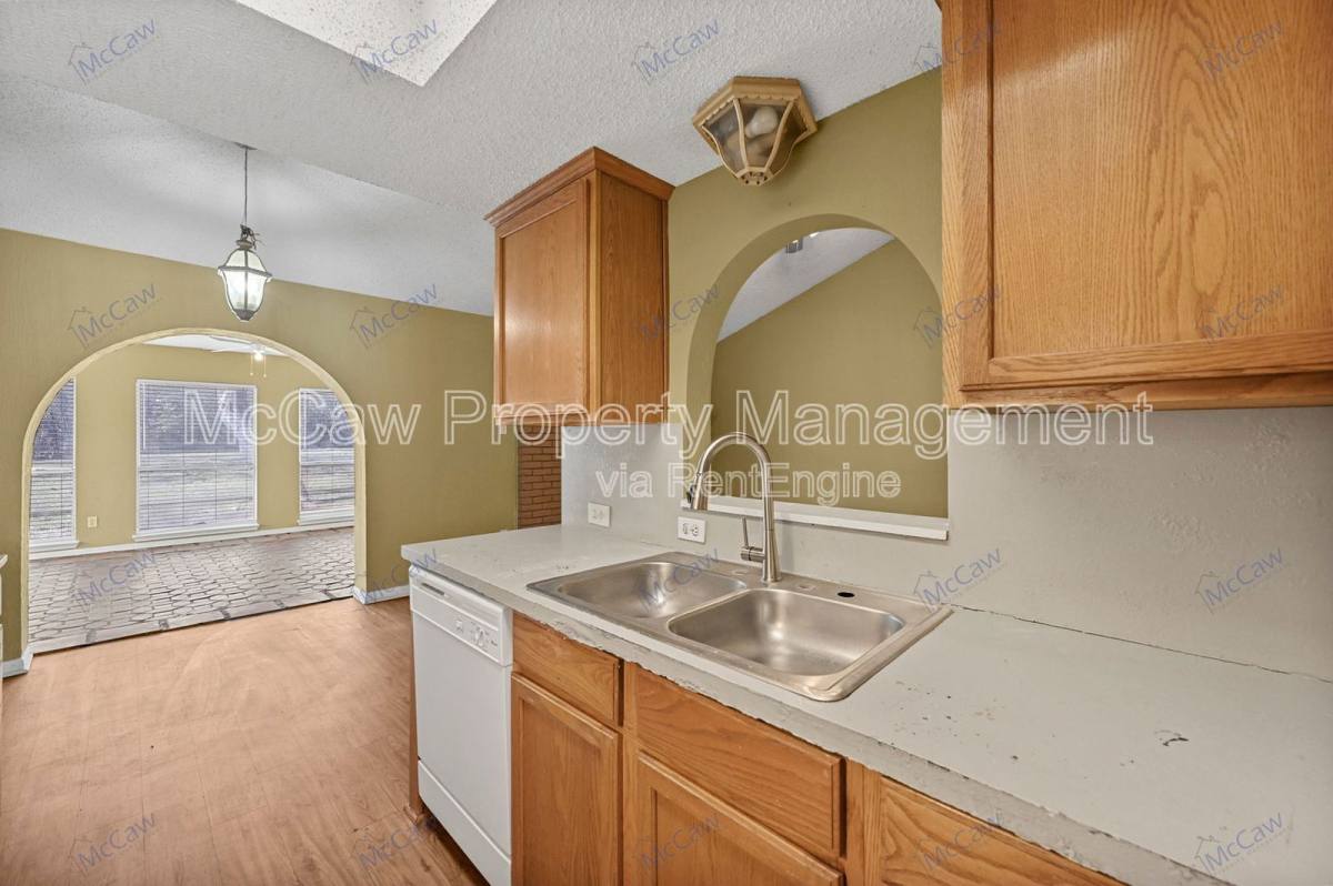 House for rent at 207 Evelyn St, Desoto, TX 75115