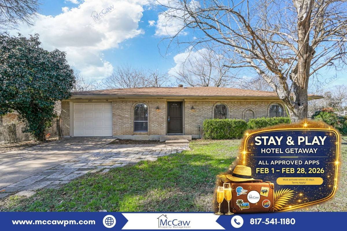 House for rent at 207 Evelyn St, Desoto, TX 75115