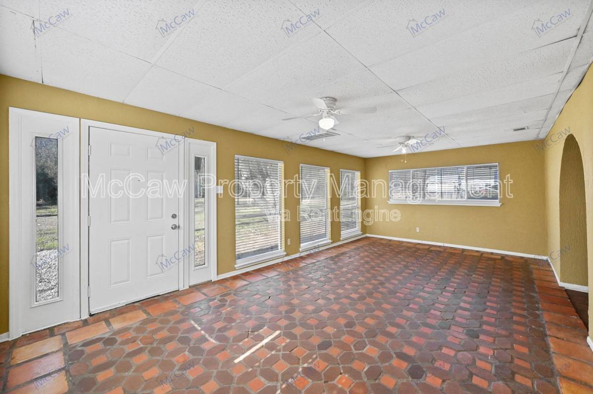House for rent at 207 Evelyn St, Desoto, TX 75115