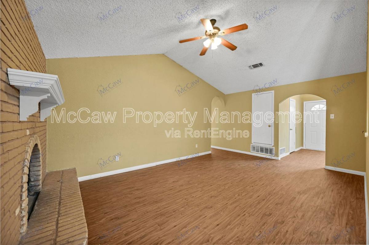 House for rent at 207 Evelyn St, Desoto, TX 75115