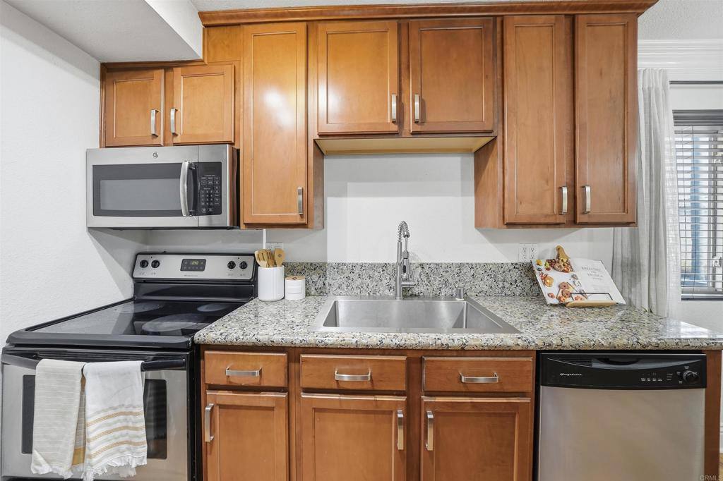 Townhouse for rent at 5505 Adelaide Ave #14, San Diego, CA 92115